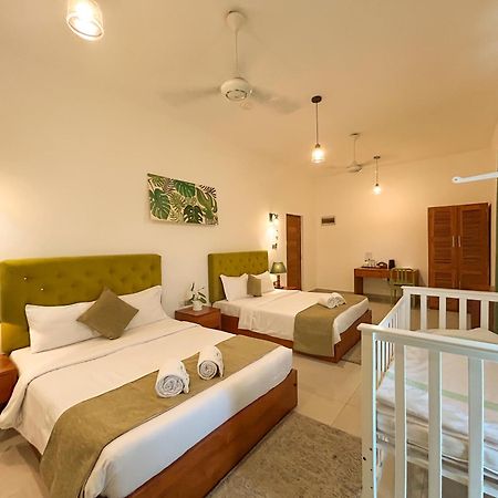 J Leaf Hotel By Blue Bird Negombo Exterior photo