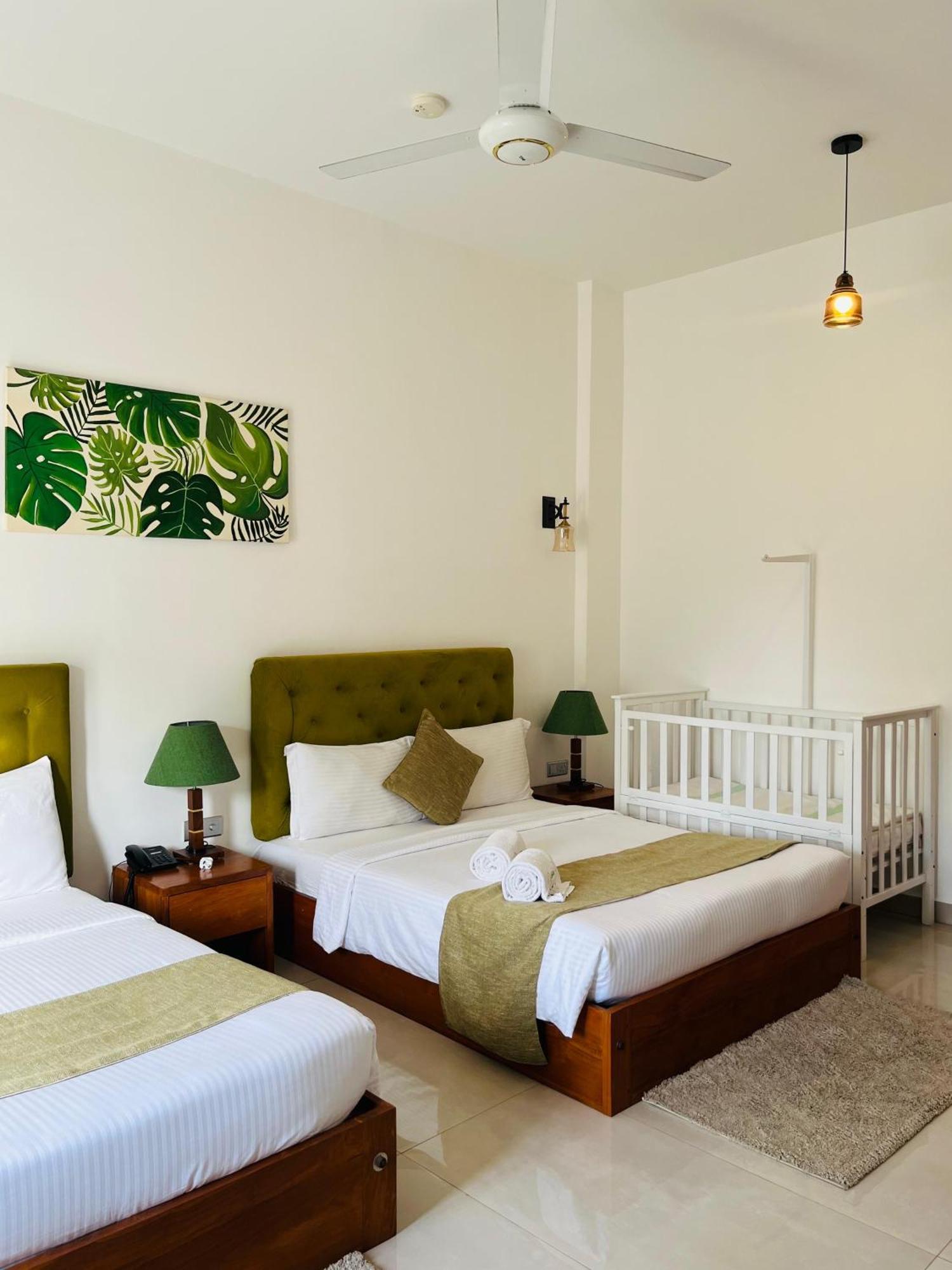 J Leaf Hotel By Blue Bird Negombo Exterior photo