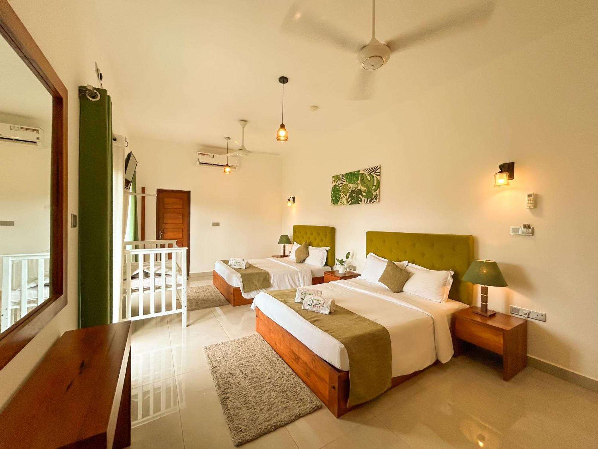 J Leaf Hotel By Blue Bird Negombo Exterior photo