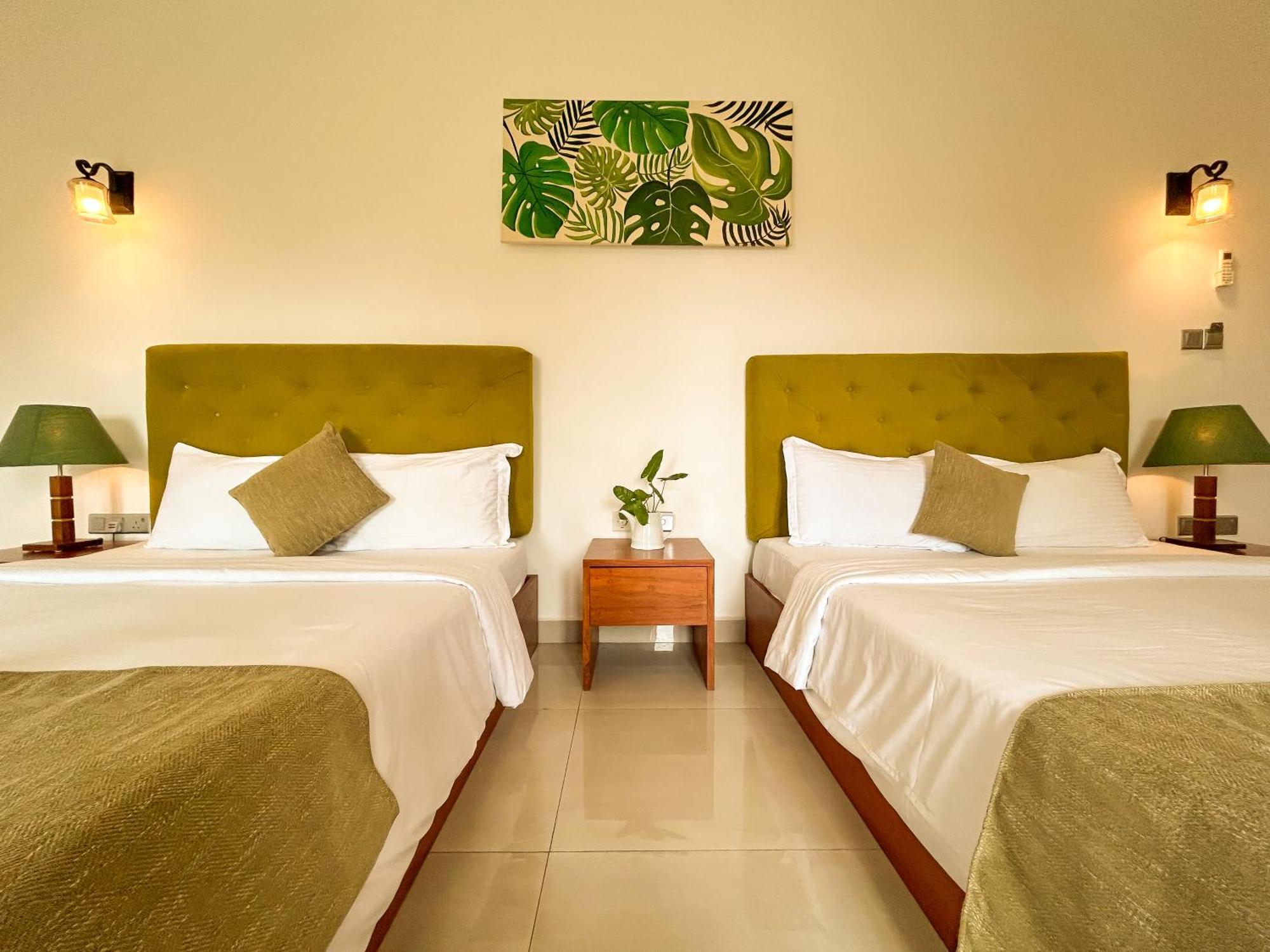 J Leaf Hotel By Blue Bird Negombo Exterior photo