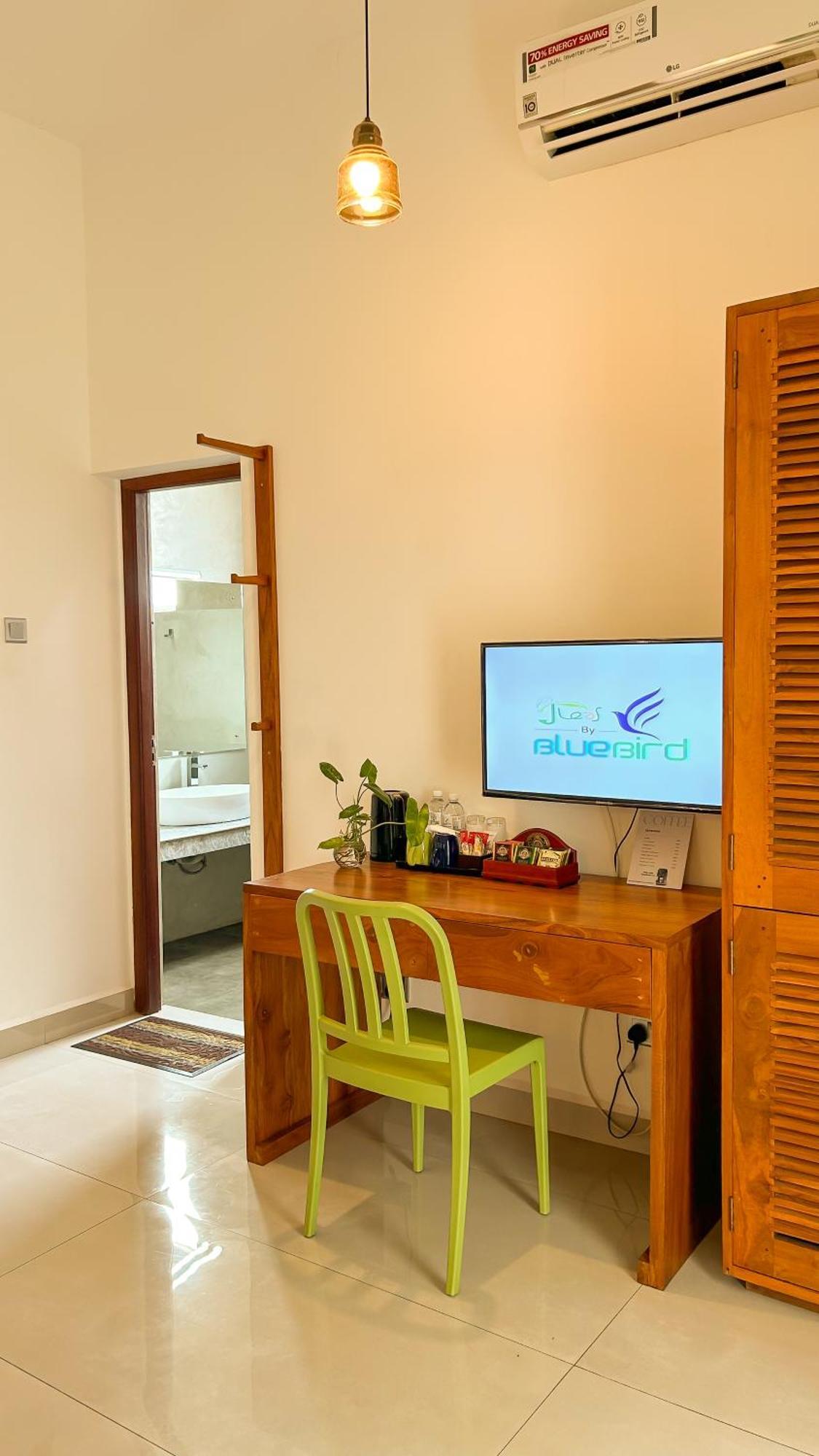 J Leaf Hotel By Blue Bird Negombo Exterior photo