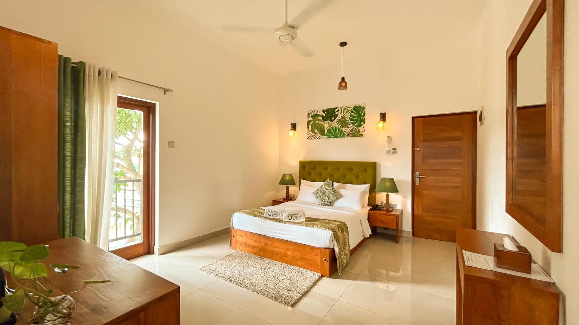 J Leaf Hotel By Blue Bird Negombo Exterior photo