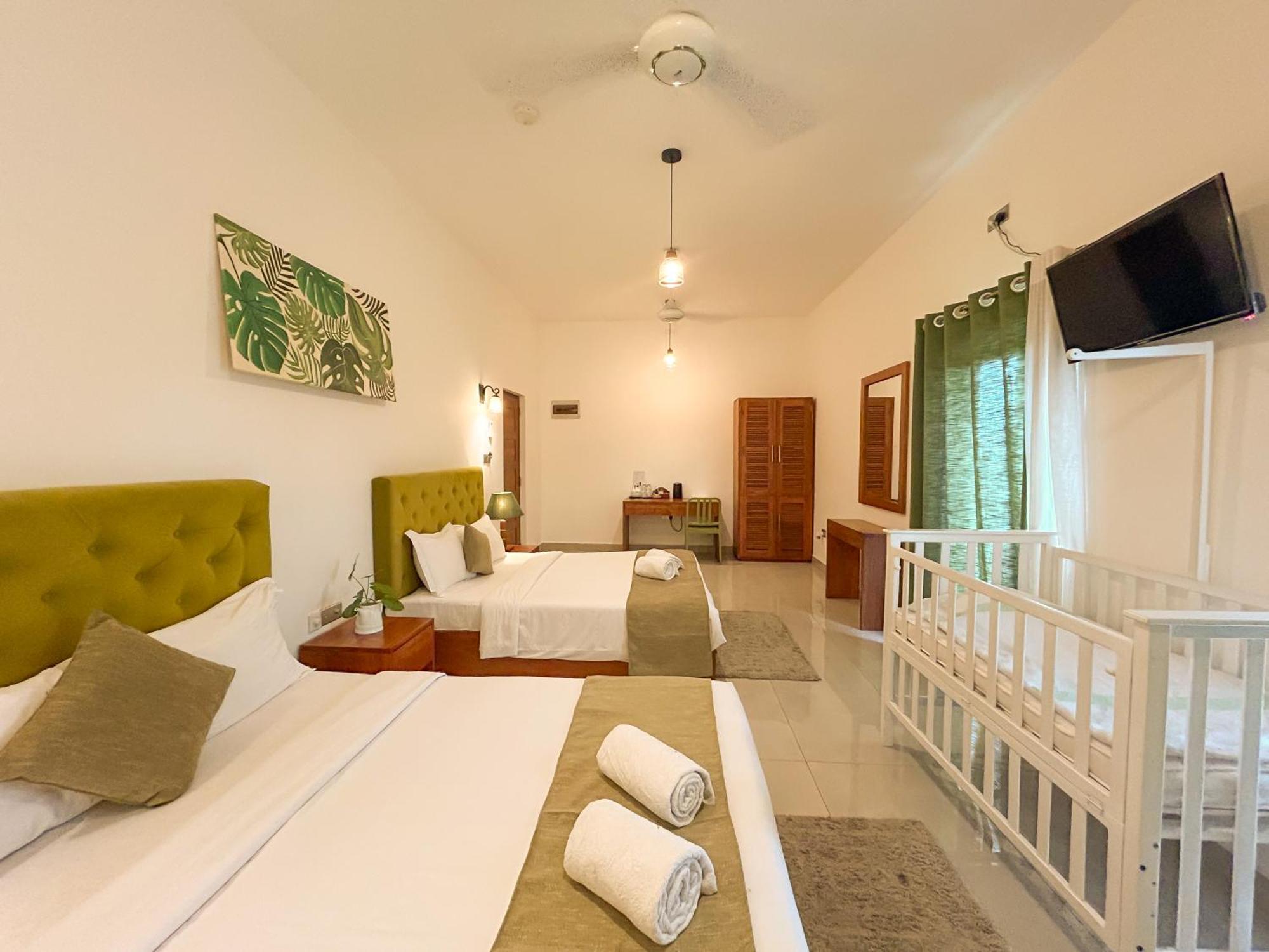 J Leaf Hotel By Blue Bird Negombo Exterior photo