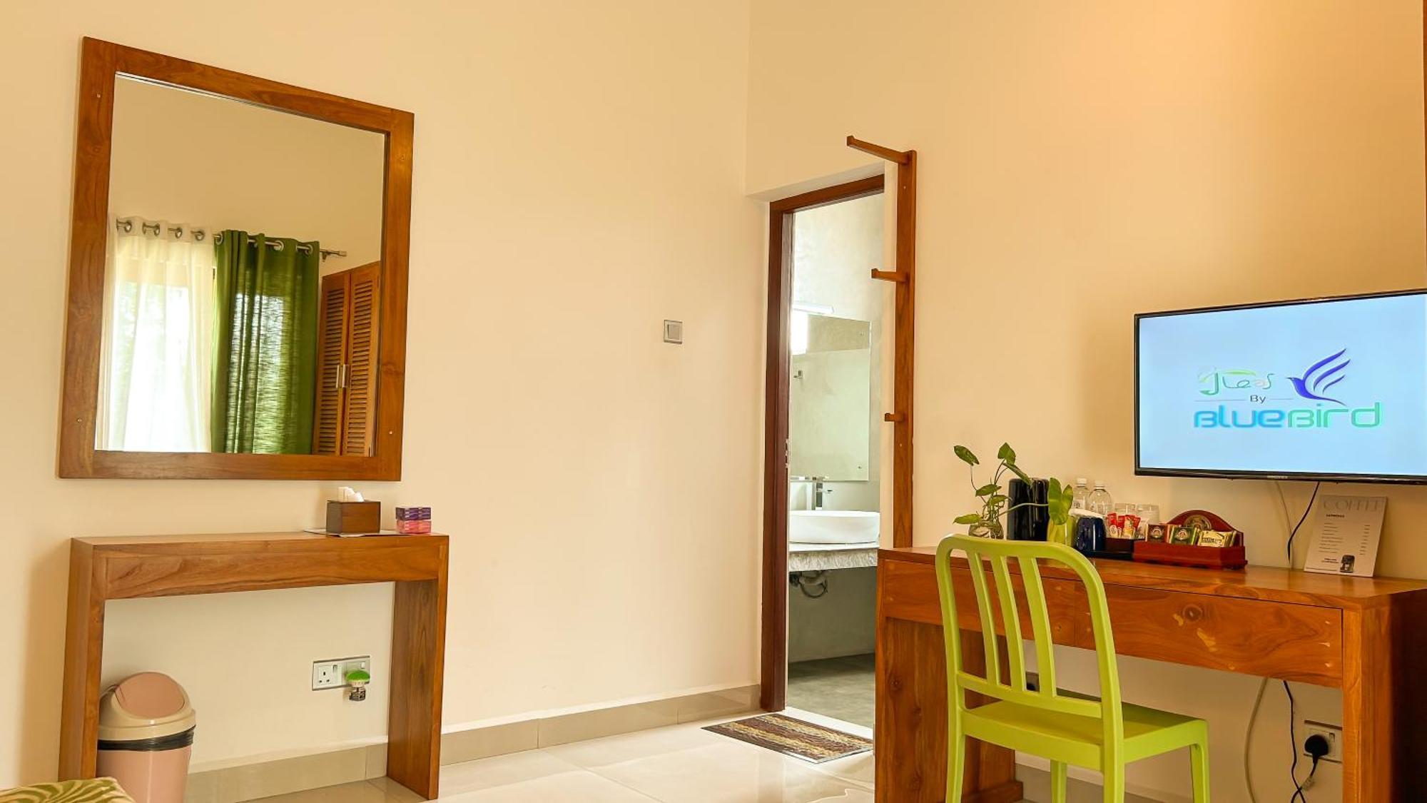 J Leaf Hotel By Blue Bird Negombo Exterior photo
